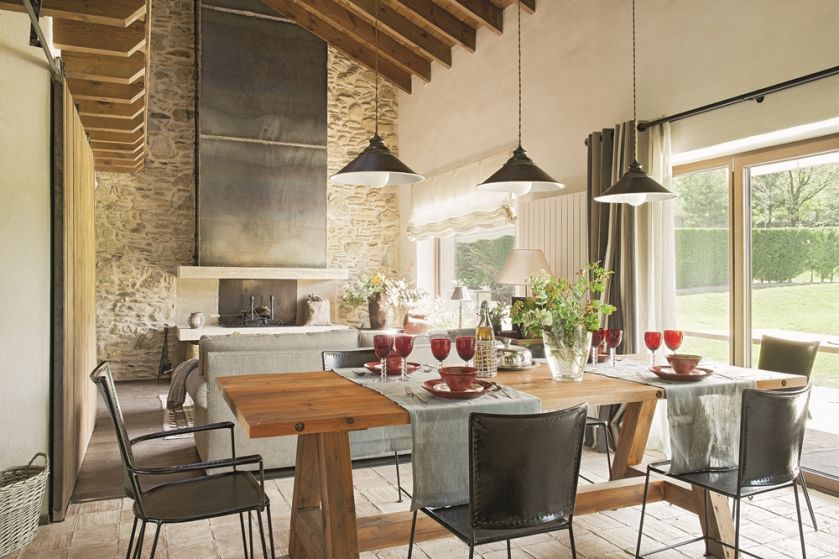 Niełatwo kupić kamienny dom w Pirenejach w stylu rustykalnym. Te najładniejsze przechodzą z pokolenia na