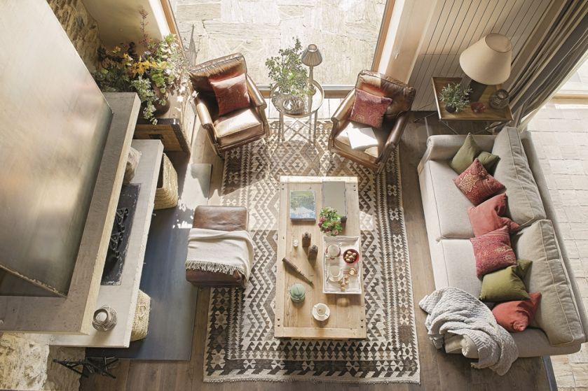 Aranżacja salonu z kominkiem - rzut z góry.