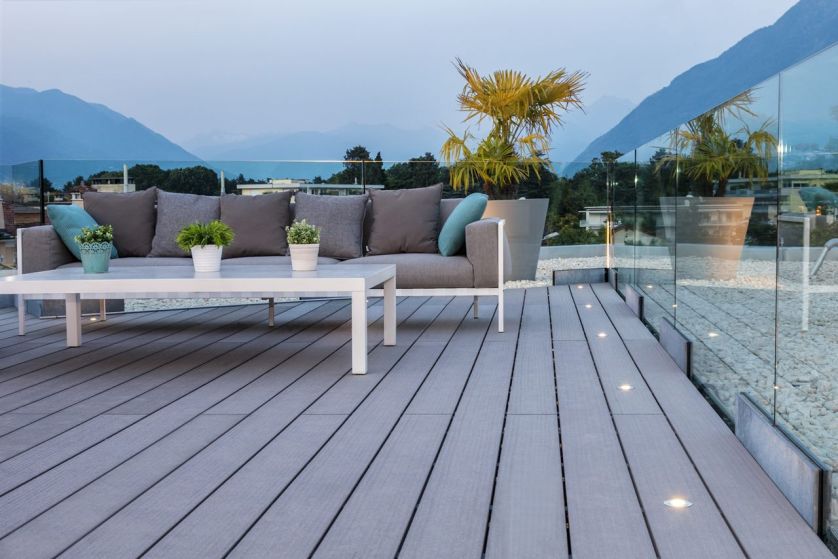 Nowoczesny i bezpieczny taras z desek kompozytowych