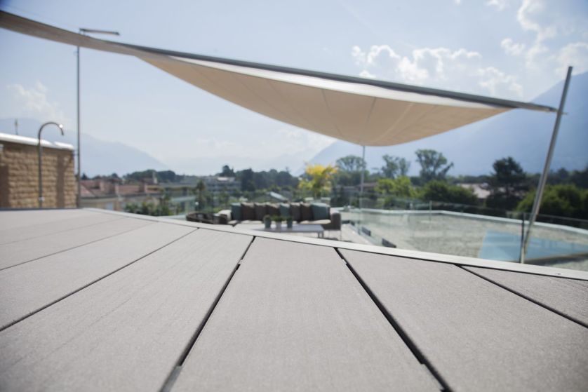 Nowoczesny i bezpieczny taras z desek kompozytowych