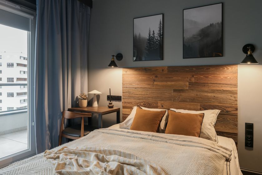 zagłówek z desek z rozbiórki starej stodoły