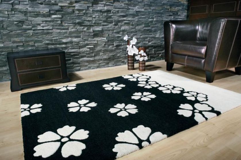 Wełniany dywan Hollywood Black. Podłoga - naga czy ubrana