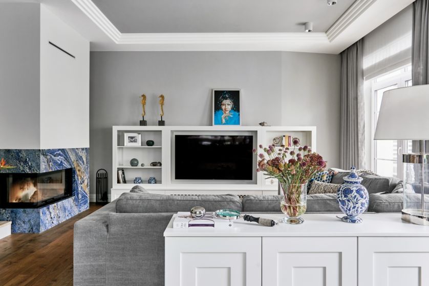 szary salon w stylu hampton