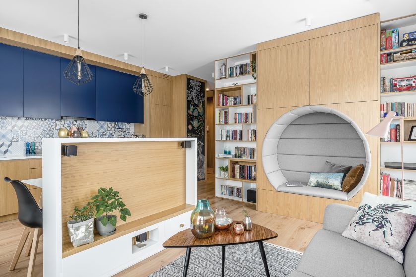 kącik do czytania w salonie