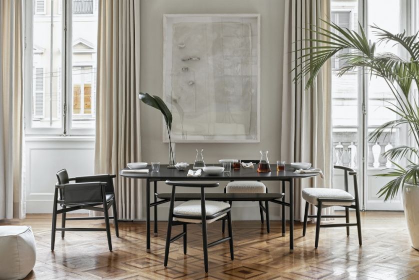 jak ustawić krzesła przy stole