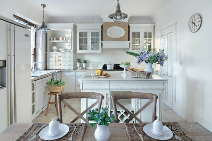biała kuchnia w stylu francuskim