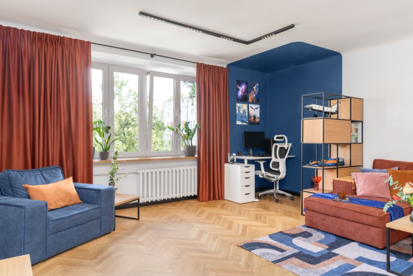 salon z kącikiem do pracy