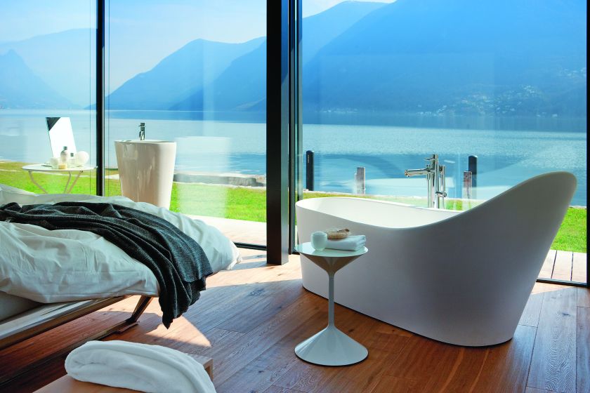 Wanna marki Laufen, model Palomba. Jak ustawić wannę, by kąpiel zawsze była przyjemnością