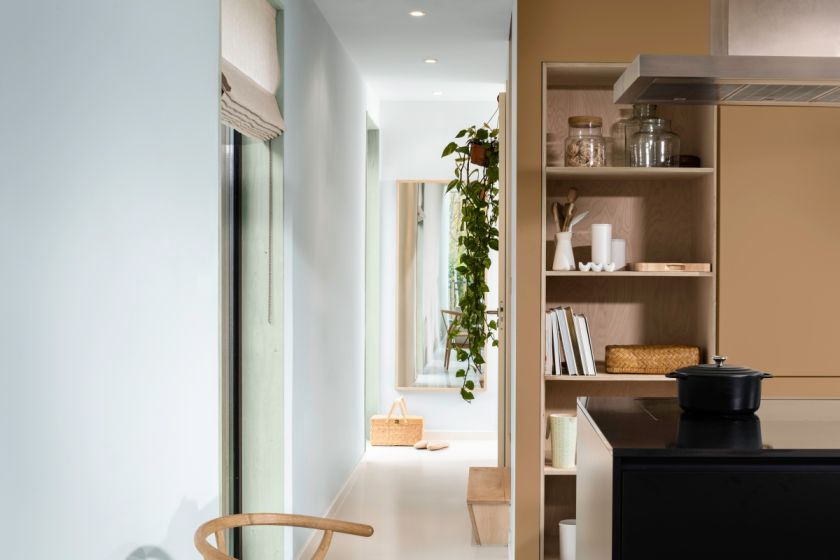 Modna aranżacja holu. Ten kolor odmieni ściany naszych salonów i kuchni w 2020 roku