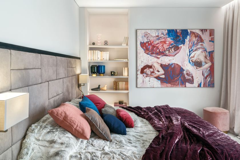 Praktycznie i przytulnie: podwarszawski dom w szarości, brązie i karmelu