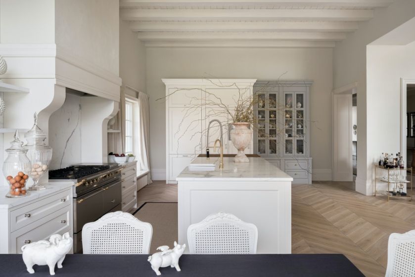 klasyczna kuchnia z wyspą