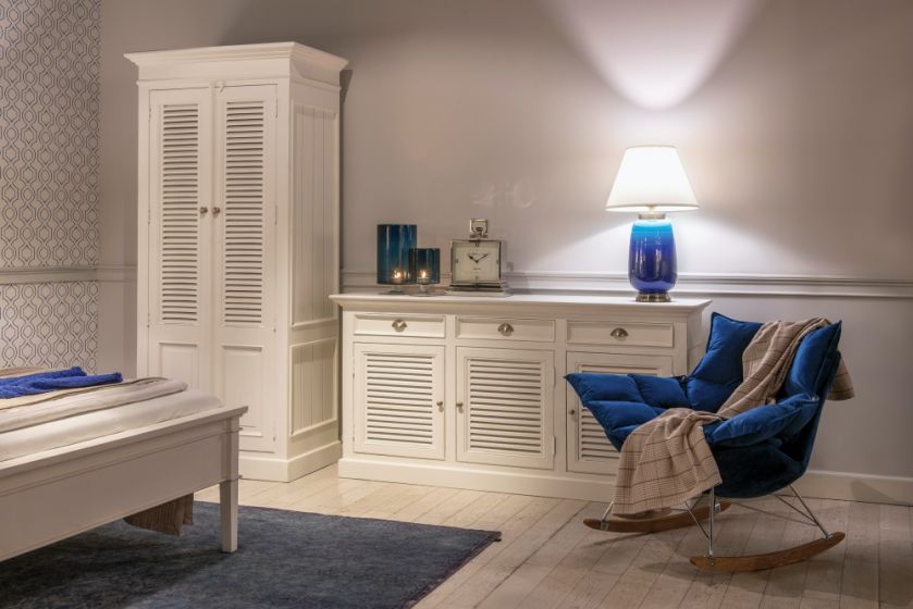 biała szafa i komoda do sypialni