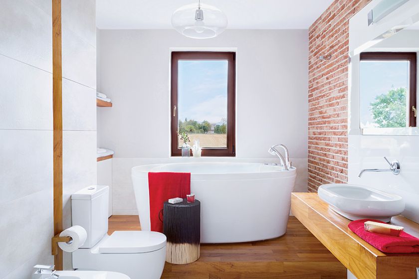 Błyszczący MDF dobrze prezentuje się na tle surowego muru.