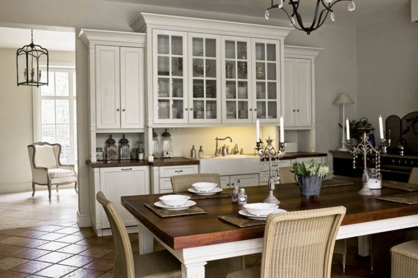 Bretońska architektura przeniesiona do Puszczy Kampinoskiej.