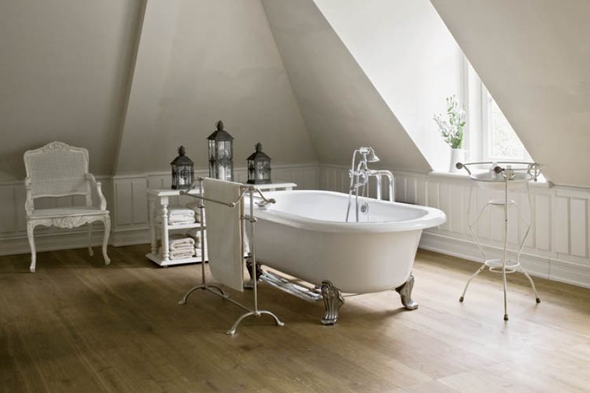 Bretońska architektura przeniesiona do Puszczy Kampinoskiej.