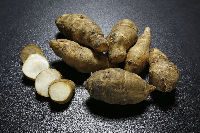 Bulwy topinamburu przypominają ziemniaki.