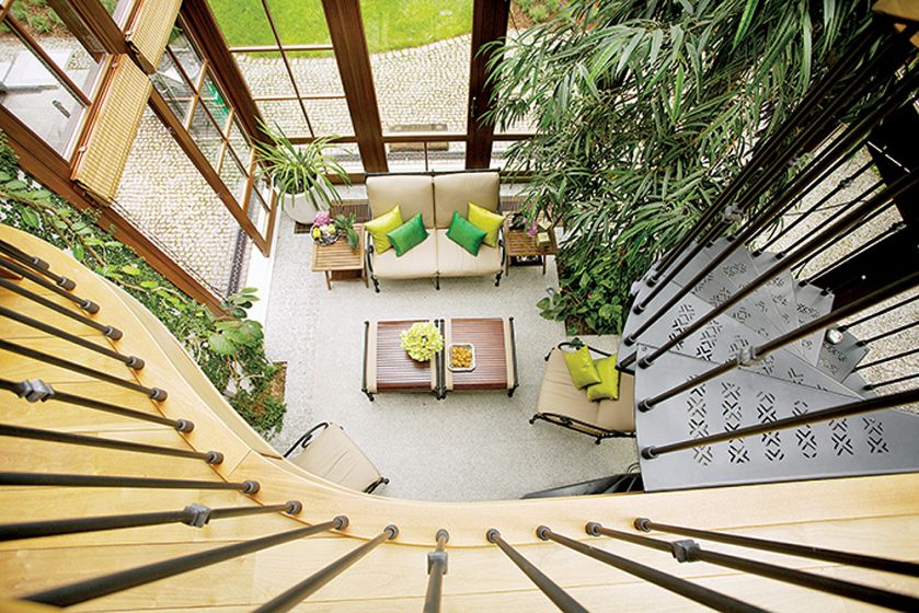 Czym kończy się równanie: stuletnia czynszówka plus plany z epoki? Imponującą artdecowską willą z oranżerią.