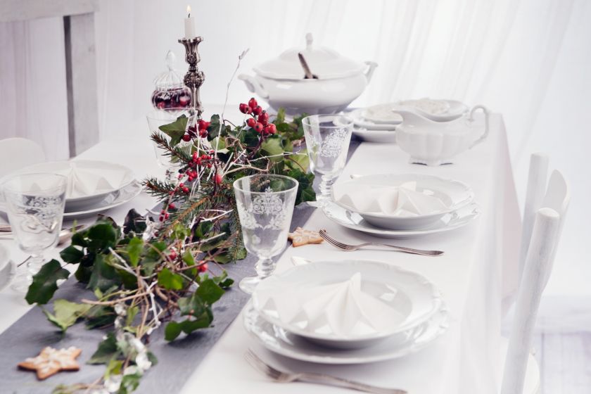 Jak udekorować stół wigilijny? Ponad 30 świątecznych aranżacji