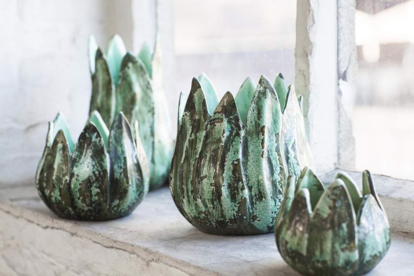 Dekoracje do domu: kwiaty na ścianach, meblach i w doniczkach