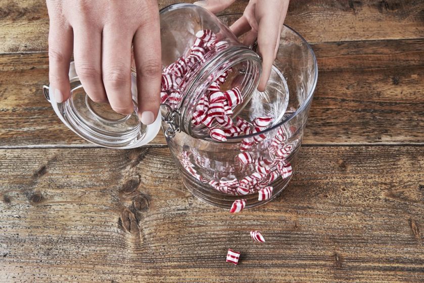 Dekoracje świąteczne DIY – gwiazda betlejemska i ozdoby w wazonach