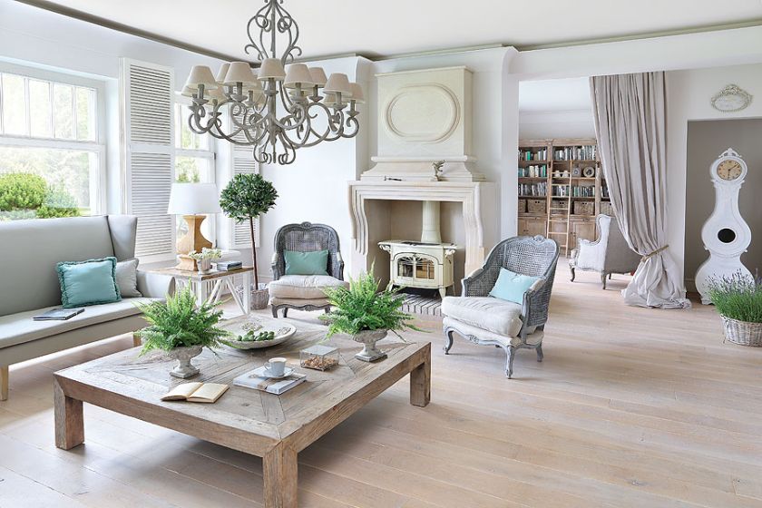 Dom urządzony jest w stylu francuskim ze skandynawskim duchem.