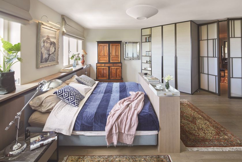 Jak zaprojektować apartament dla ludzi, którzy mieszkają z tysiącami książek, płyt, pamiątek z podróży, nie