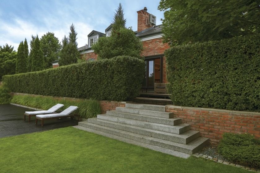 dom w stylu angielskim z czerwonej cegły