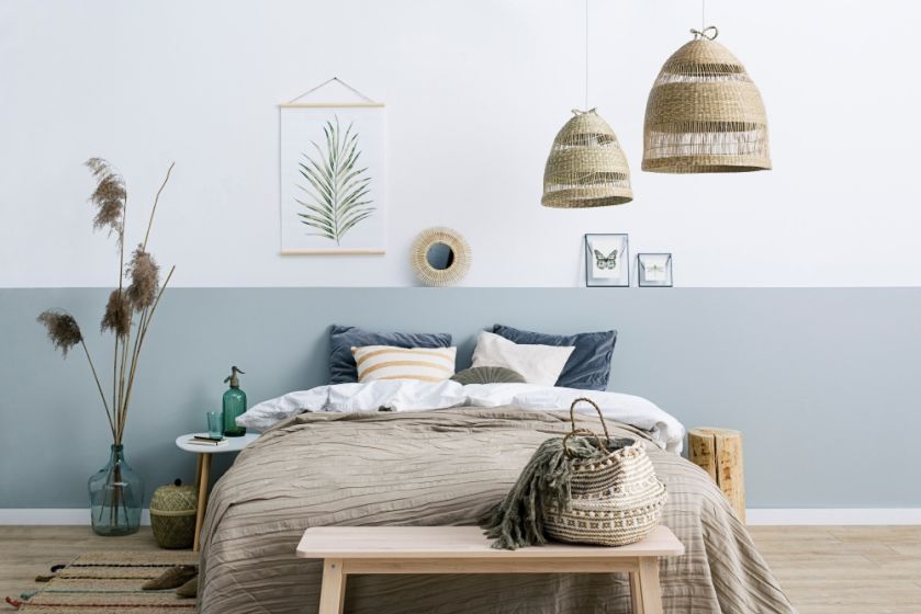 dwa kolory na jednej ścianie w sypialni