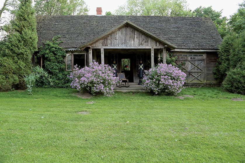 Dworek Karoliny Wajdy. Mój przyjaciel dworek