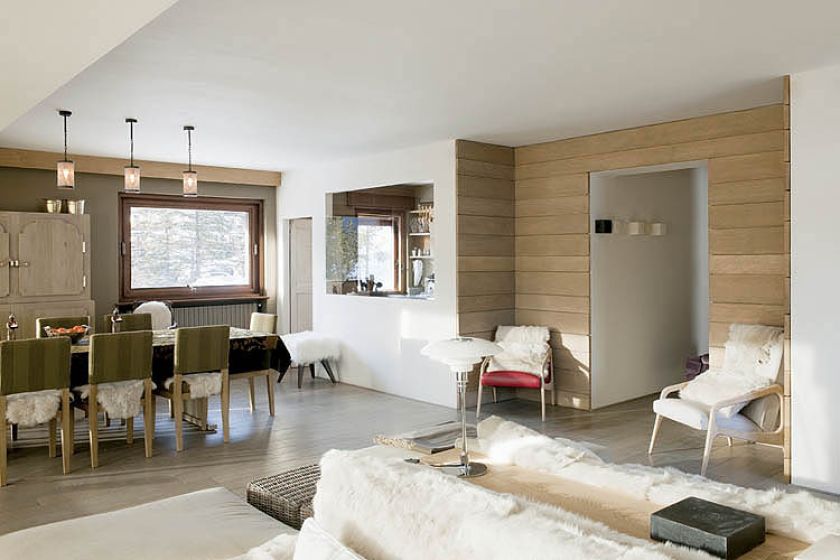 Dyskretne oświtlenie wieczorami tworzy nastrój jakby się paliły lampy naftowe.