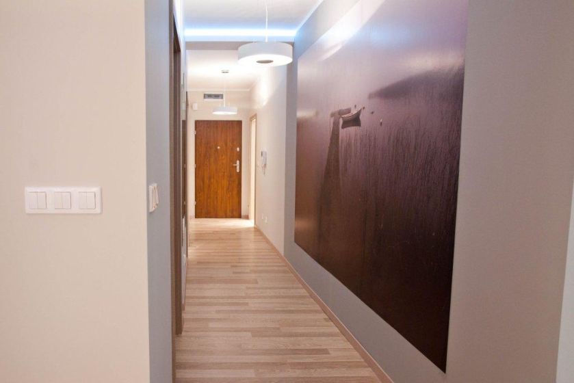 Jak urządzić wąski przedpokój?