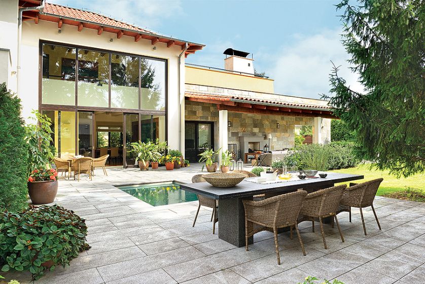 Gdy projektanci zaproponowali gospodarzowi, żby pośrodku zarasu urządzić kamienny staw, nie był przekonany, bo to