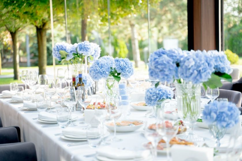 dekoracje z hortensji na przyjęcie