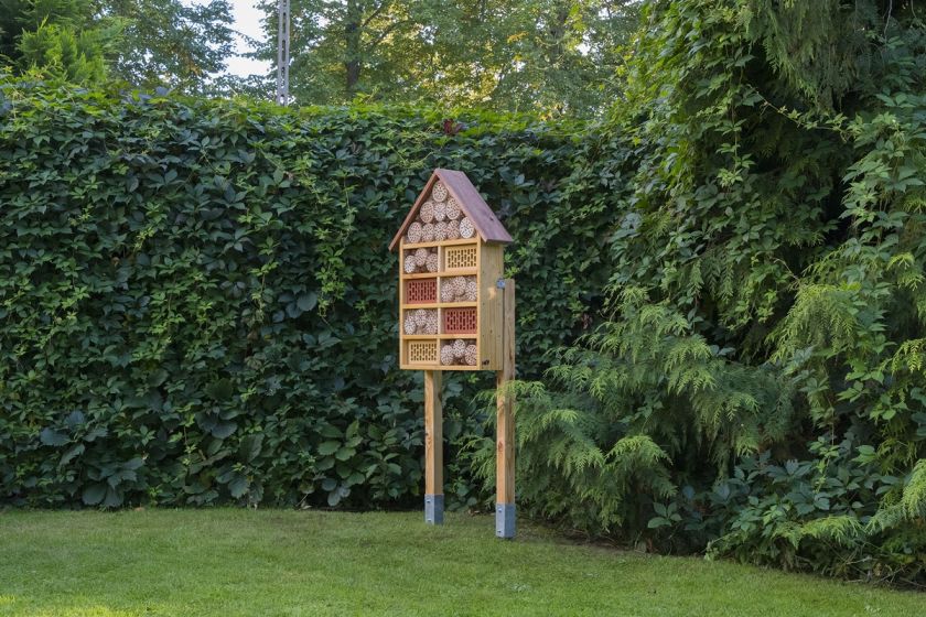 hotel domek dla owadów do ogrodu