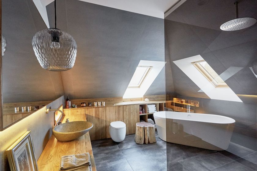 Ich dom jest jak owoc romansu między nowojorskim loftem a francuską kamienicą. Ta ostatnia dominuje, ale trudno się dziwić