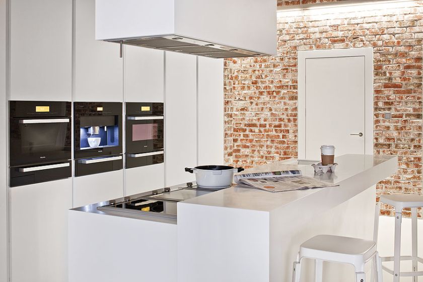 Jak urządzić kuchnię, by wszystko w niej do siebie pasowało? Wybieramy styl, meble do kuchni oraz dobieramy sprzęty.