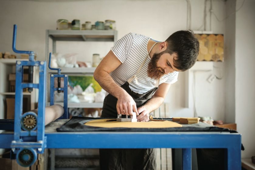 ceramik Aleksander Gavlas w pracowni