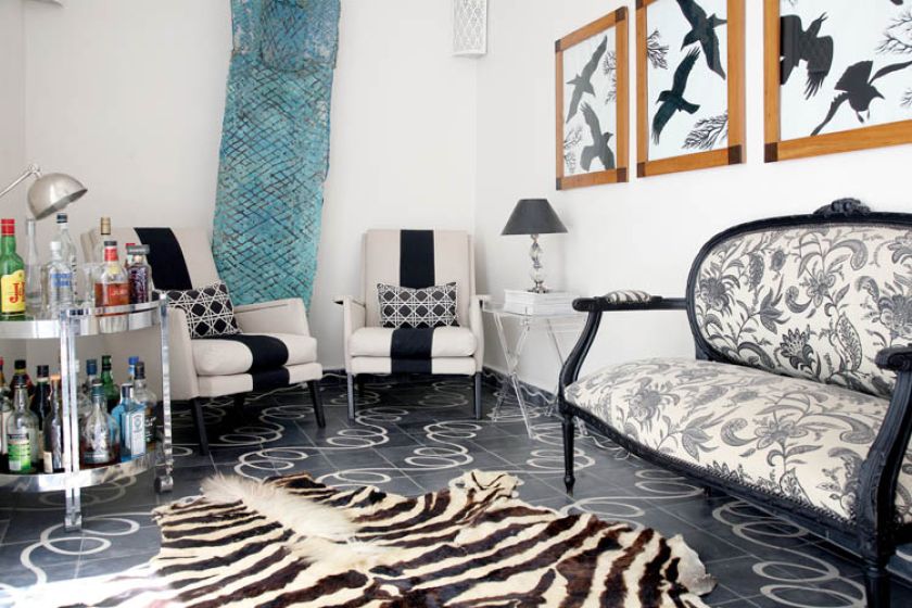 Kanapa Caitlin jest obita tkaniną od Senderona.