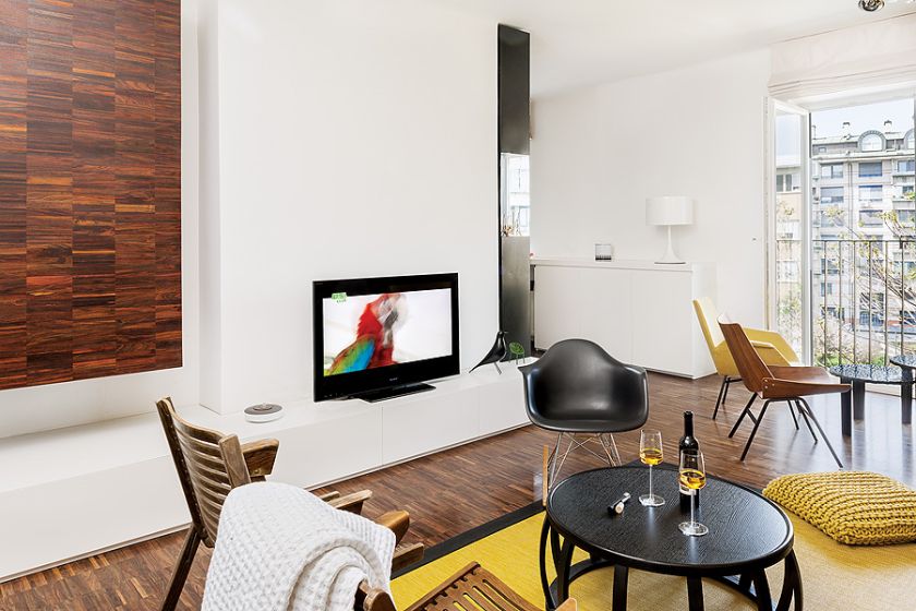 Kiedyś mieszkanie było całe białe, teraz białe są tylko pojedyncze ściany.