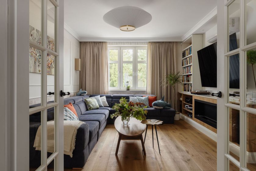 salon w domu inspirowanym modernizmem