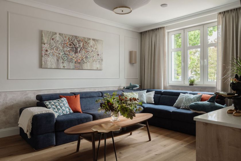 pokój dzienny w domu inspirowanym modernizmem