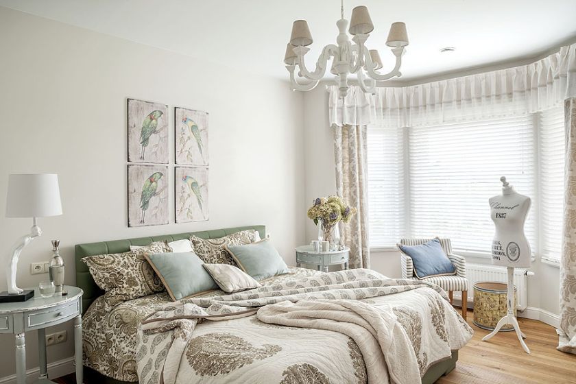 Klasyczne wnętrza w domu malowanym pastelami