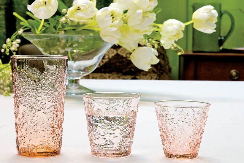 Kolekcja Flower. Cena szklanki - od 29 zł, zależnie od wielkości. VILLA ITALIA