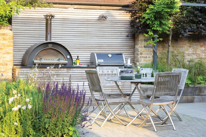 kuchnia ogrodowa z piecem na pizzę