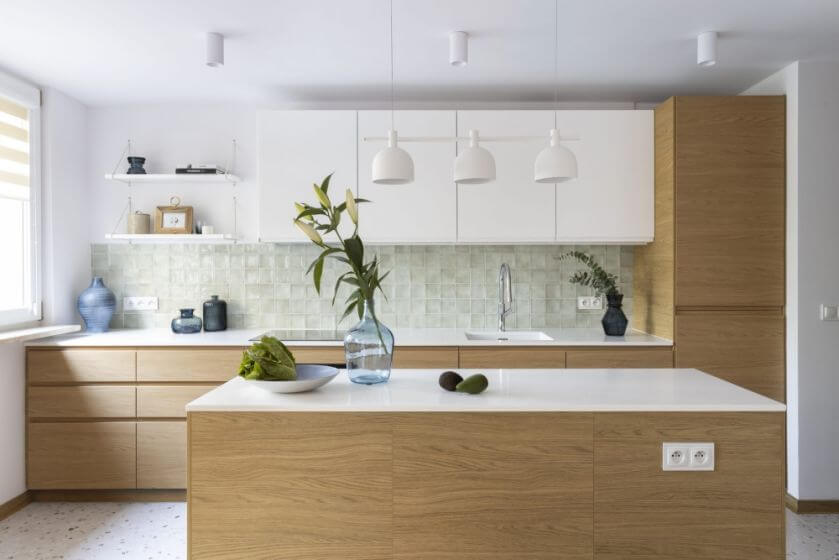 kuchnia w mieszkaniu w bloku z wielkiej płyty