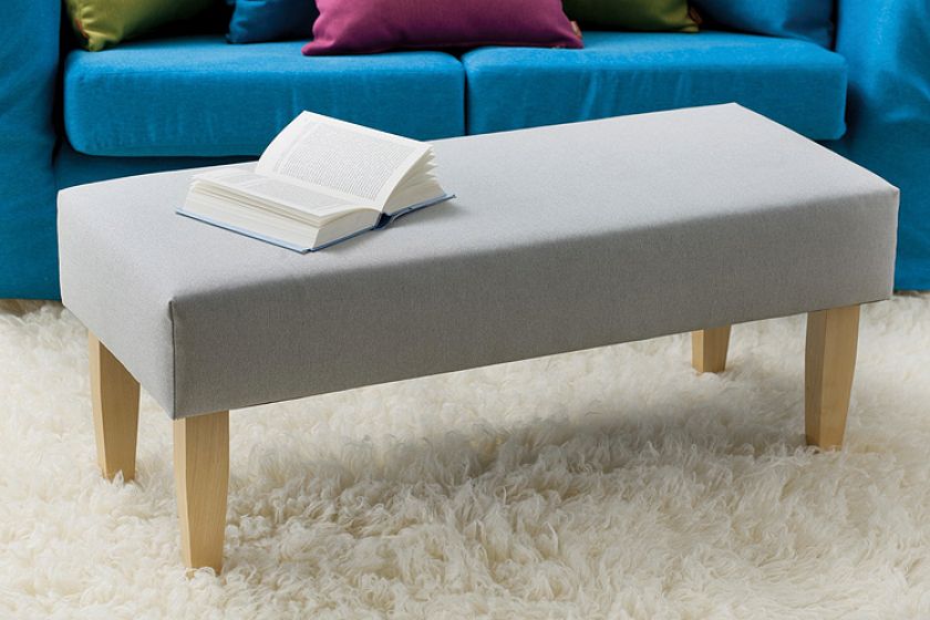 Ławka, podnóżek albo stolik - za tapicerowaną Etnę zapłacimy 389 zł. DEKORIA