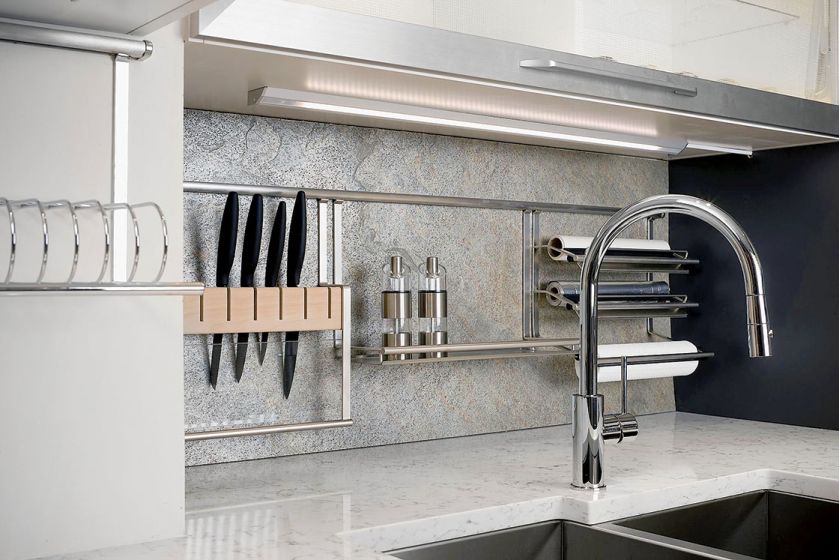 LOOX LED, jasne, rozproszone światło z taśm ledowych nie tworzy refleksów na gładkich kamiennych powierzchniach