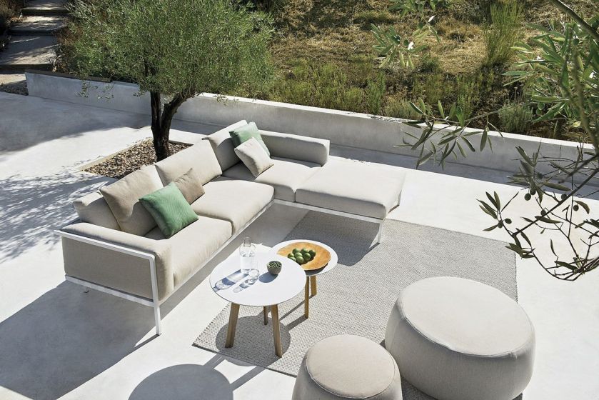 NATAL ALU, odporne na zmiany pogody siedziska na aluminiowej ramie, ok. 23 000 zł, TRIBÙ.