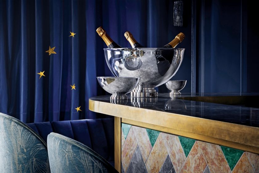 przyjęcie sylwestrowe dekoracja stołu i wnętrza