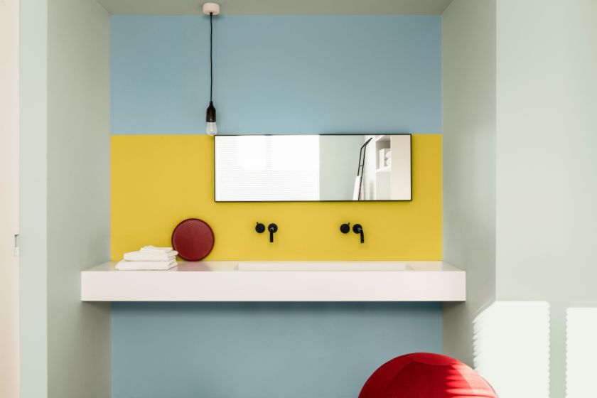 Nowoczesna łazienka w energetycznych kolorach